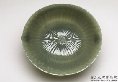 图片[3]-Jade floral four-lobed bowl with handles. India-China Archive